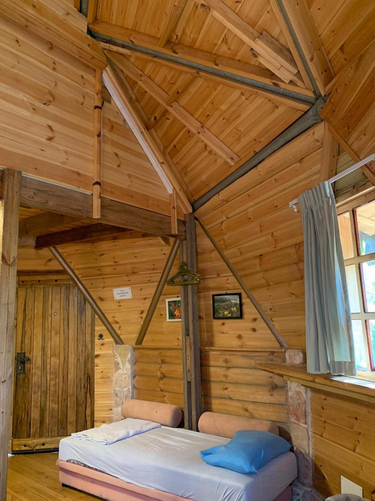 בקתת עץ בחורש במנות - דום גיאודזי - Wooden Cabin In Manot Exterior foto